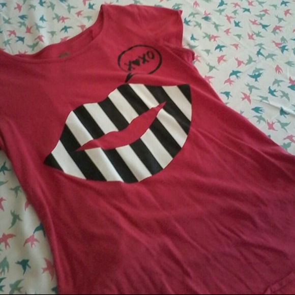 Lips lips and more lips - Picture 2 of 2