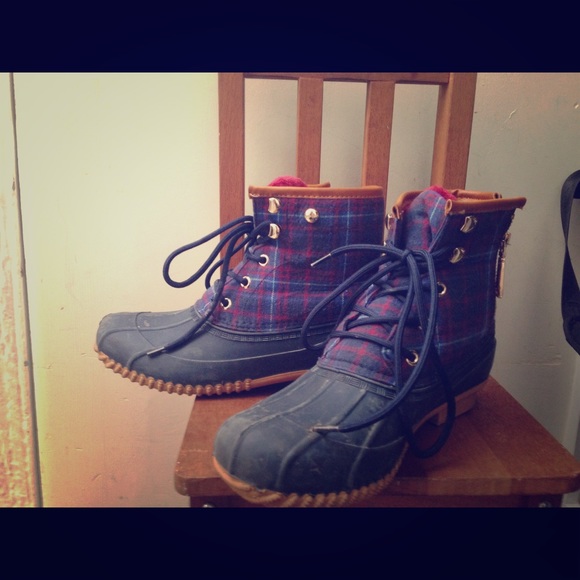 For sale!! Comfortable and warm boots for snow