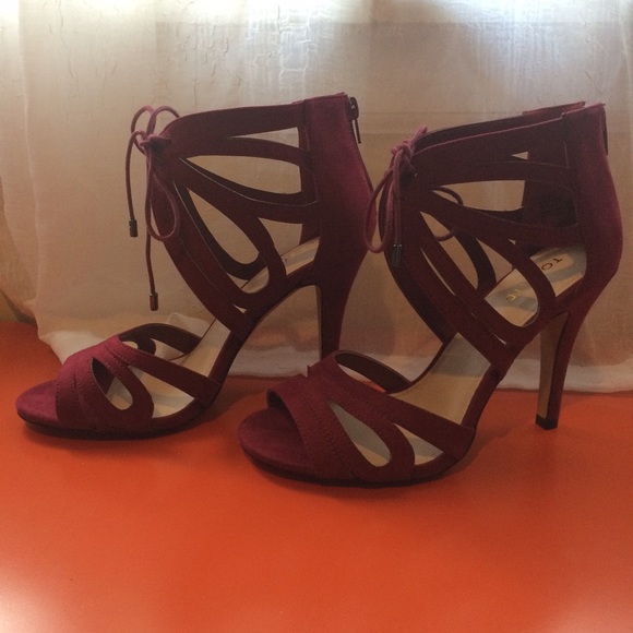 NWT Torrid Strappy Burgandy Heels