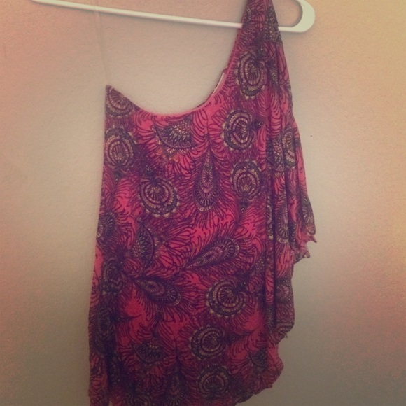 Paisley print one shoulder top!