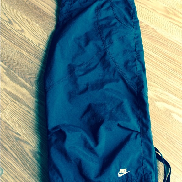 Beautiful Nike Capris (Black)