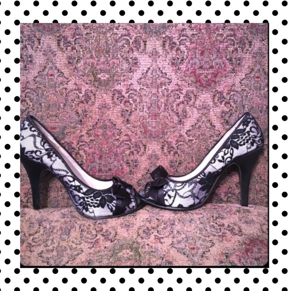 🌟MOVING SALE🌟Black Lace Heels