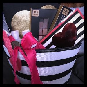 Super Cute 2 piece makeup basket