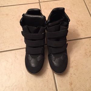 Black wedge sneakers