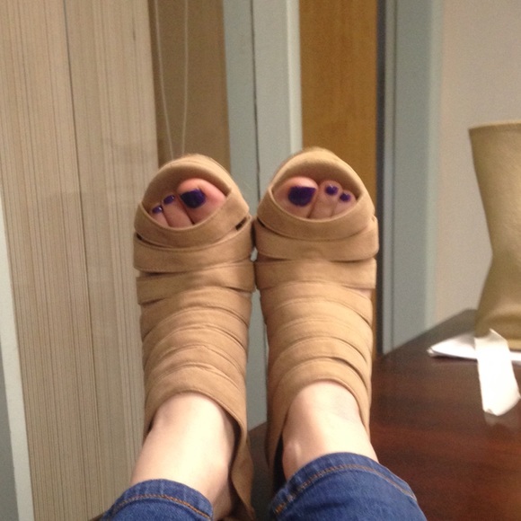 Bamboo nude wedges