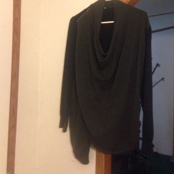 Black and grey color block shoulder zip cardigan