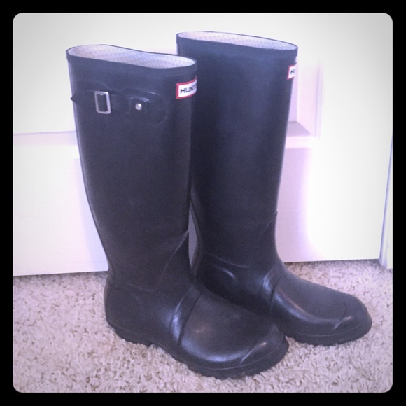 Black HUNTER rain boots!