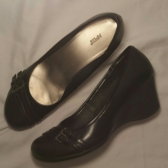 APT. 9 Wedges
