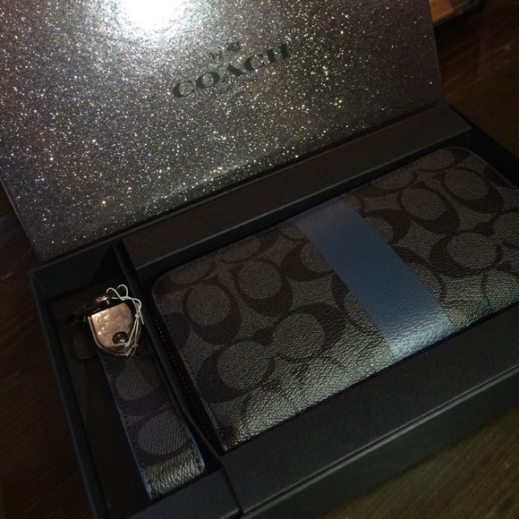New in box coach men's wallet and key ring