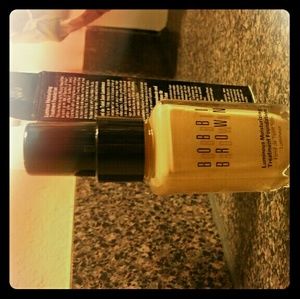 Bobbi Brown Luminous Moisturizing Foundation