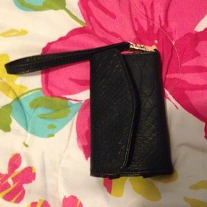 💜PRICE DROP💜Black iPhone 5 Wristlet