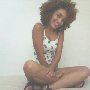 Meet your Posher, Thalia