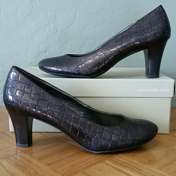 New Naturalizer brown 2in heels