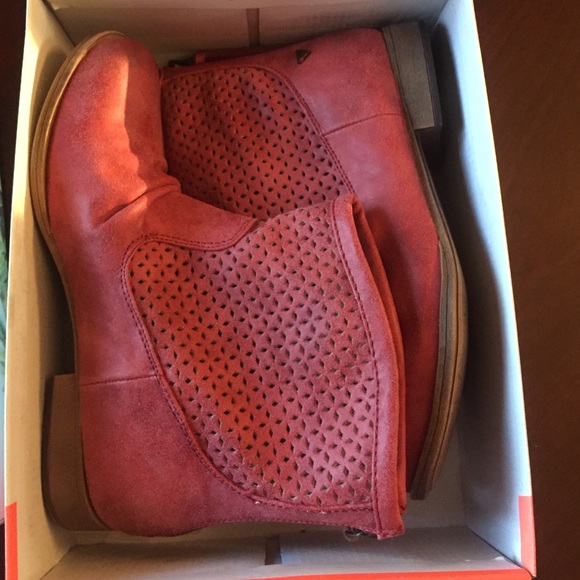 Roxy Boots