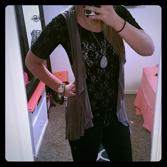 Bundle!! Black BKE burn out and grey daytrip vest!