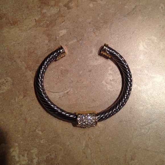 Just reduced 🎉crystal accented bracelet - Picture 2 of 3