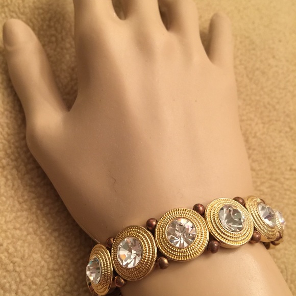 " REDUCED" Brand new Gold tone 8" bracelet - Picture 2 of 4