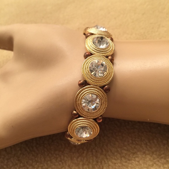 " REDUCED" Brand new Gold tone 8" bracelet - Picture 3 of 4