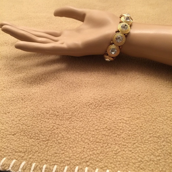 " REDUCED" Brand new Gold tone 8" bracelet - Picture 4 of 4