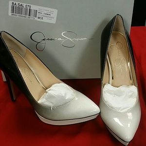 Jessica Simpson pumps