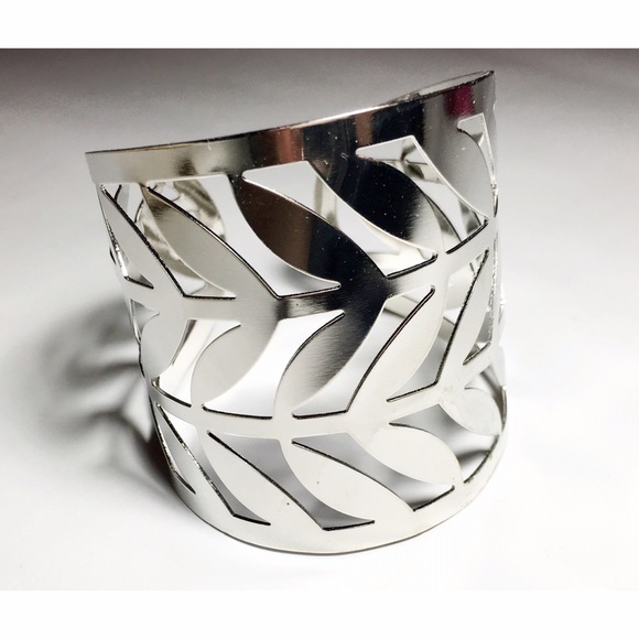 Leaf Cut Out Bracelet