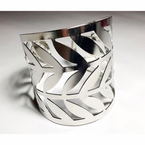 Leaf Cut Out Bracelet