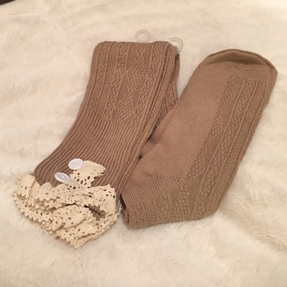 🎉FINAL SALE🎉 Buttoned Lace Boot Socks - Picture 2 of 2