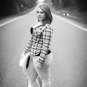 Meet your Posher, Mikayla