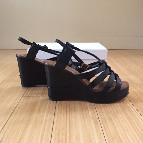 Chloe black leather wedge sandals