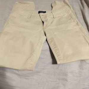 American Eagle Khaki Size 2 Short