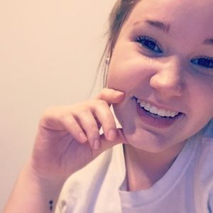 Meet your Posher, Hollie