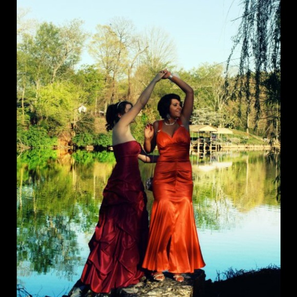 Prom dress - Picture 2 of 4