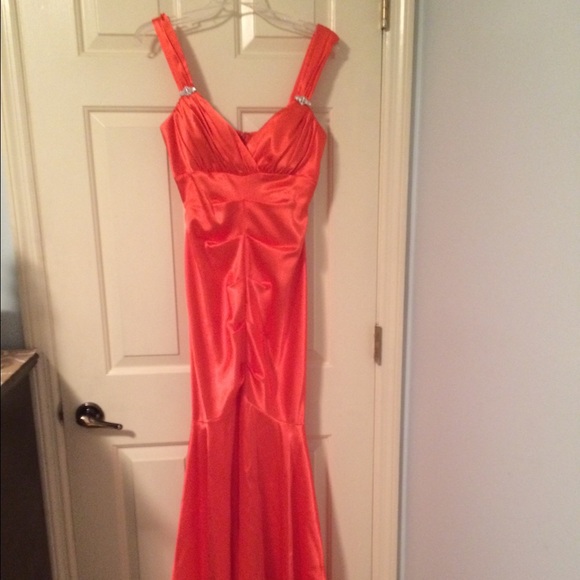 Prom dress - Picture 3 of 4