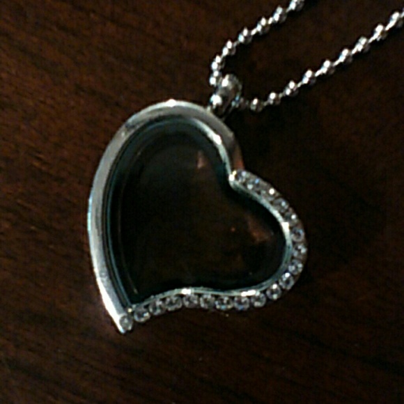 A  floating charm necklace, and a free chain - Picture 2 of 3