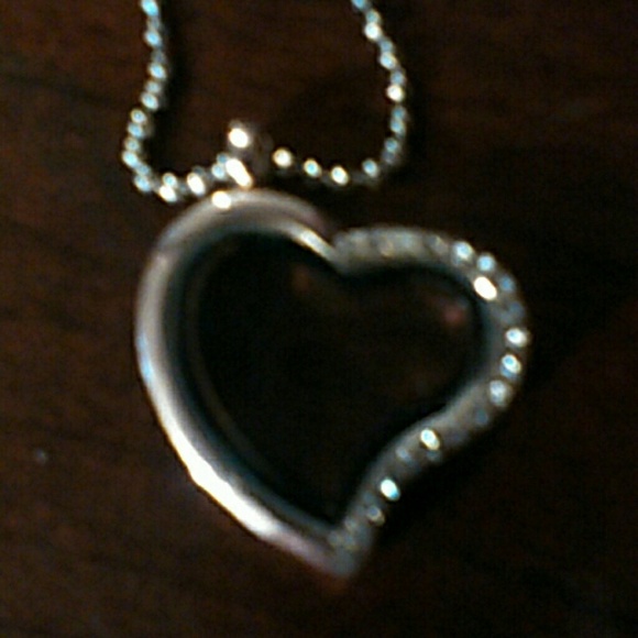 A  floating charm necklace, and a free chain - Picture 3 of 3