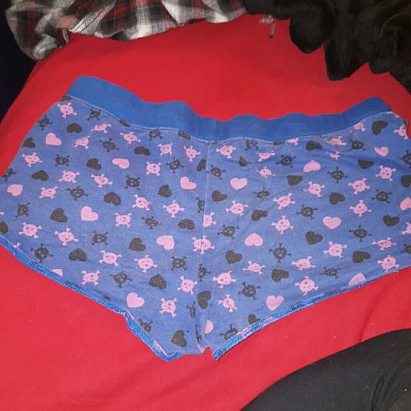 Cute shorts! - Picture 3 of 3