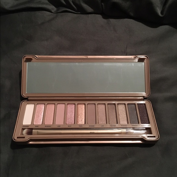 Naked 3 eyeshadow pallet - Picture 2 of 4