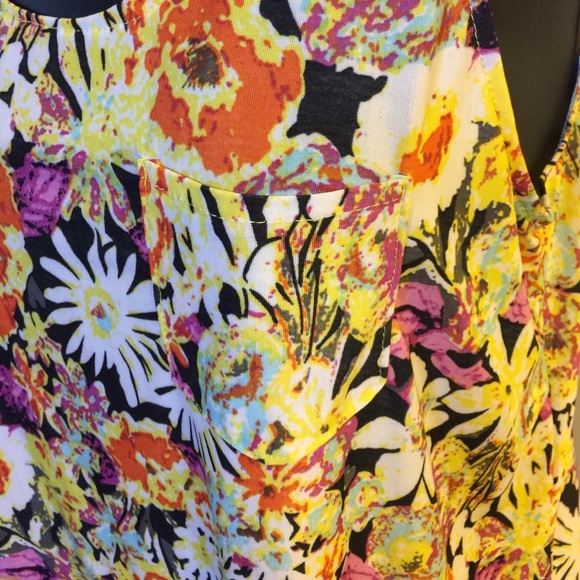 floral tank top - Picture 2 of 3