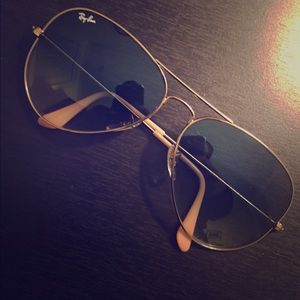 PRICE DROPPED. Ray ban aviator sunglasses