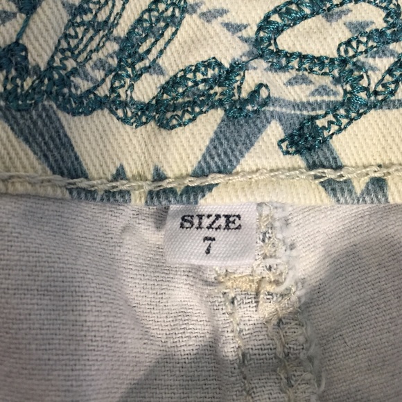 Shorts - Picture 2 of 4