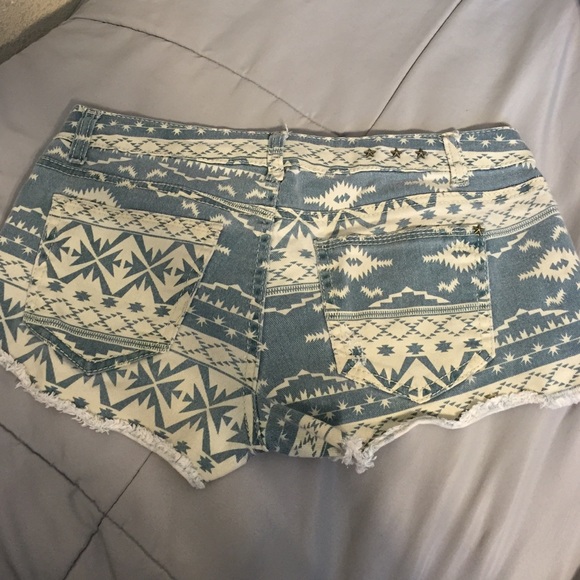 Shorts - Picture 3 of 4