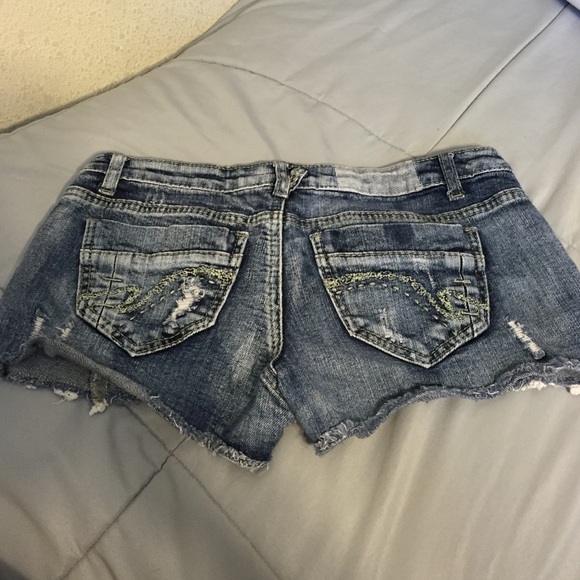 Shorts - Picture 2 of 4