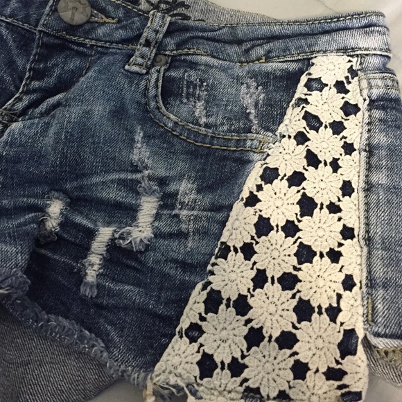 Shorts - Picture 4 of 4