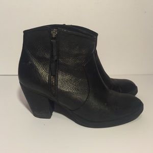 Steve Madden "Reflekt" Black Leather Bootie Sz 8M