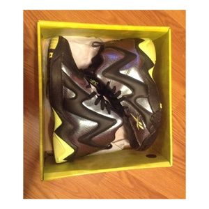 Kamikaze Sneakers 5.5y