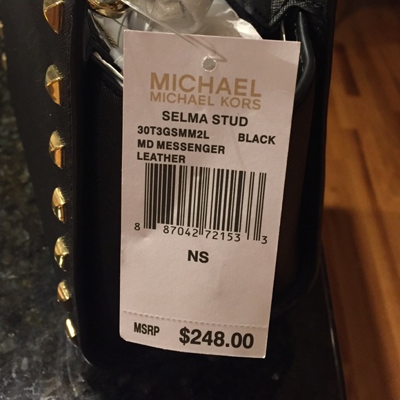 Michael Kors authentic Selma stud messenger bag - Picture 2 of 3
