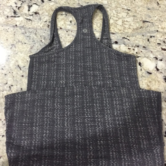 ❗️SOLD❗️Lululemon Gray tank size 2 - Picture 1 of 4