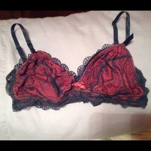 Elle McPherson Intimates nursing bra. Size 34DD