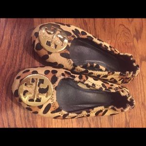 Authentic gently worn Tory burch flats.