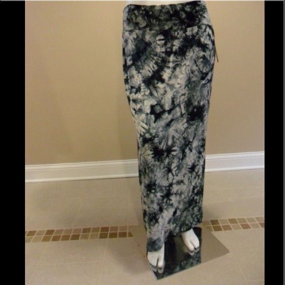 Black Tie Dye Side Slit Maxi Skirt
